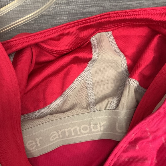 Under Armour Tank Top with wireless bra attached - Picture 11 of 14